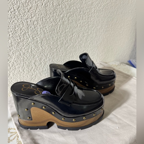 Jessica Simpson Hunyie Platform Loafer Clogs
Black Studded Block Heel 8 1/2 New - Picture 9 of 12